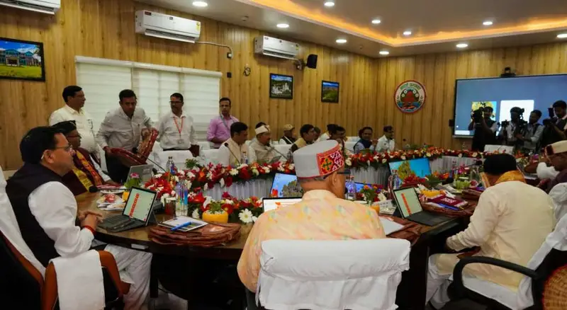 उत्तराखंड के बनबसा में मुख्यमंत्री धामी की अध्यक्षता में हुई कैबिनेट बैठक में राज्यहित से जुड़े 24 प्रस्तावों को मंजूरी, एयरपोर्ट-भूमि से शिक्षा तक अहम निर्णय।