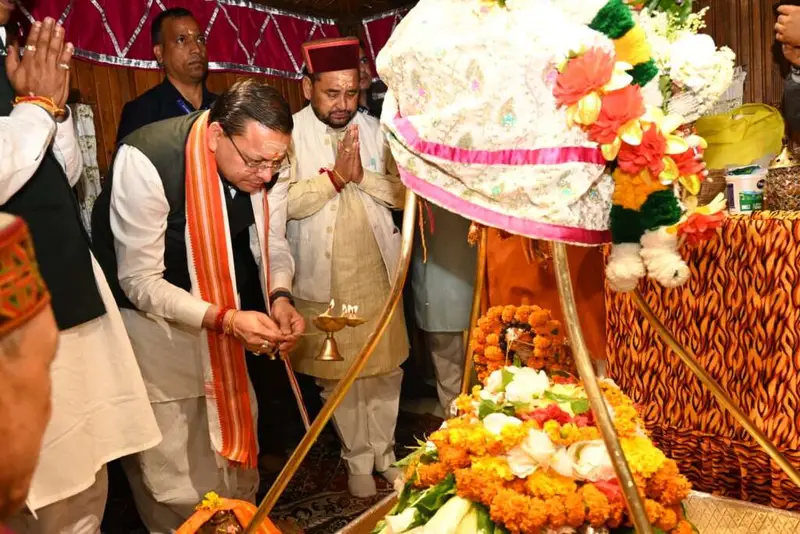 उत्तराखंड में पीएम मोदी के सार्वजनिक जीवन के 25 वर्ष पूरे, सीएम धामी ने काशी विश्वनाथ में की विशेष पूजा।